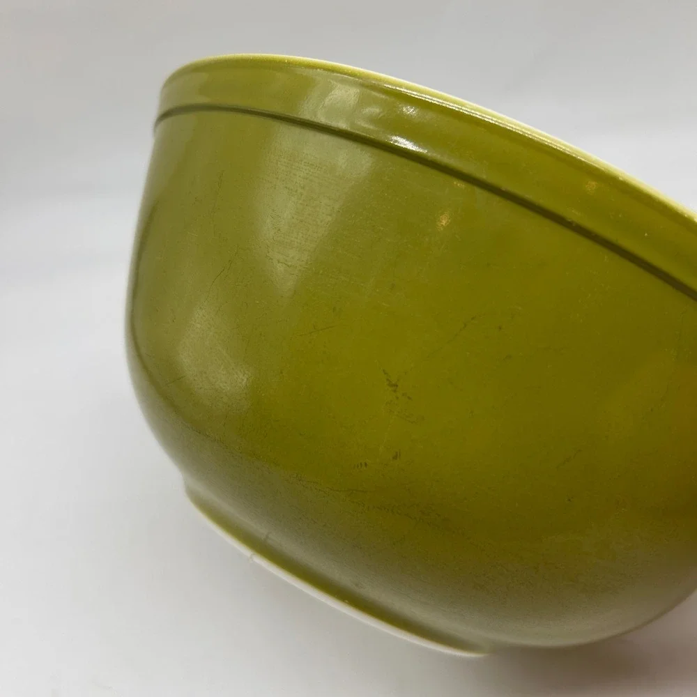 Vintage Pyrex Avocado Green Mixing Bowl 1.5 QT Solid Color Milk Glass 402 USA